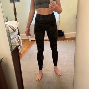 Wunder Under lululemon leggings in camouflage